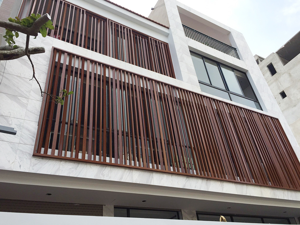 Lam chắn nắng mặt tiền giúp cản nắng chiều cho nhà hướng Tây hiện đại