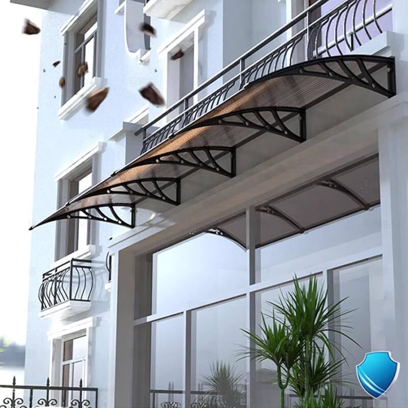 Nhiều gia đình chọn mái che canopy polycarbonate nhờ thiết kế hiện đại, bền đẹp, lấy sáng tự nhiên và bảo vệ ngôi nhà hiệu quả.