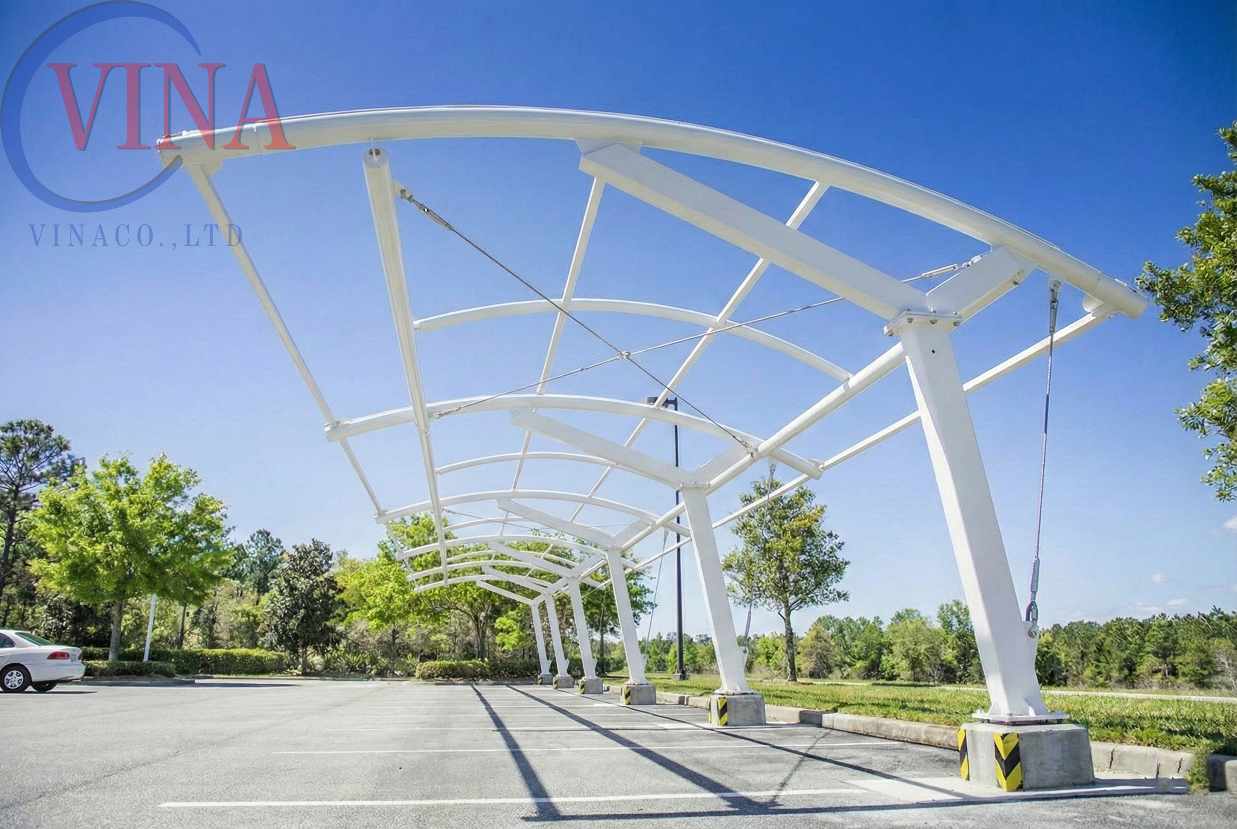 Kết cấu khung thép mái che dạng cantilever uốn cong chịu lực cho bãi đỗ xe.